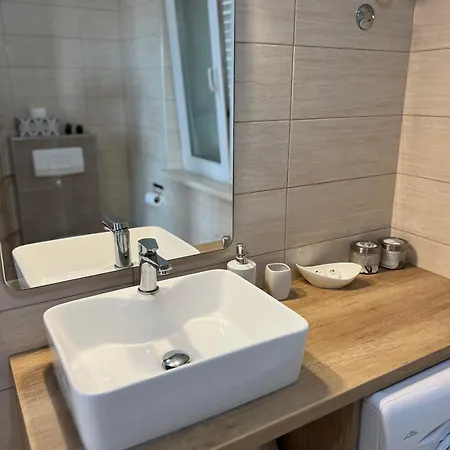 בית הארחה Apartments Romano 3*