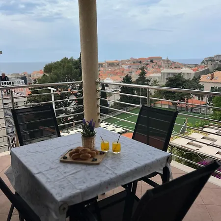 Apartments Romano בית הארחה 3*